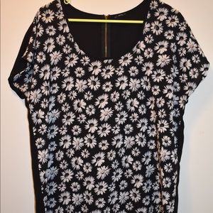 Black and white floral blouse!